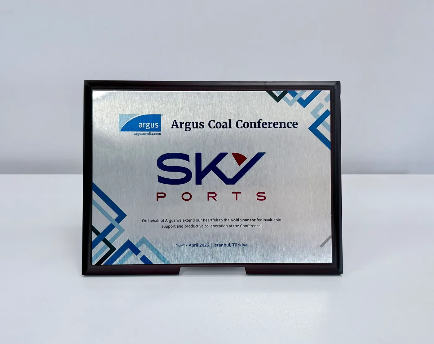 Gold Sponsor plaque presented to Sky Ports at the Argus Coal Conference